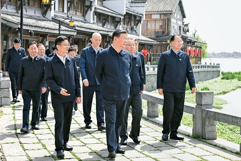 2024年3月18日至21日，中共中央總書記、國家主席、中央軍委主席習近平在湖南考察。這是19日上午，習近平在常德河街考察。 新華社記者 謝環(huán)馳/攝