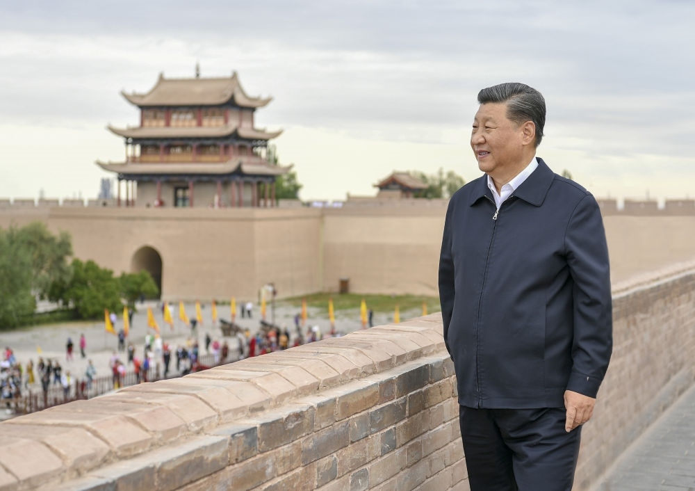 2019年8月20日上午，習近平總書記來到嘉峪關(guān)關(guān)城，登上城樓察看關(guān)城整體面貌，聽取河西走廊長城、關(guān)隘歷史文化情況介紹。新華社記者 謝環(huán)馳 攝