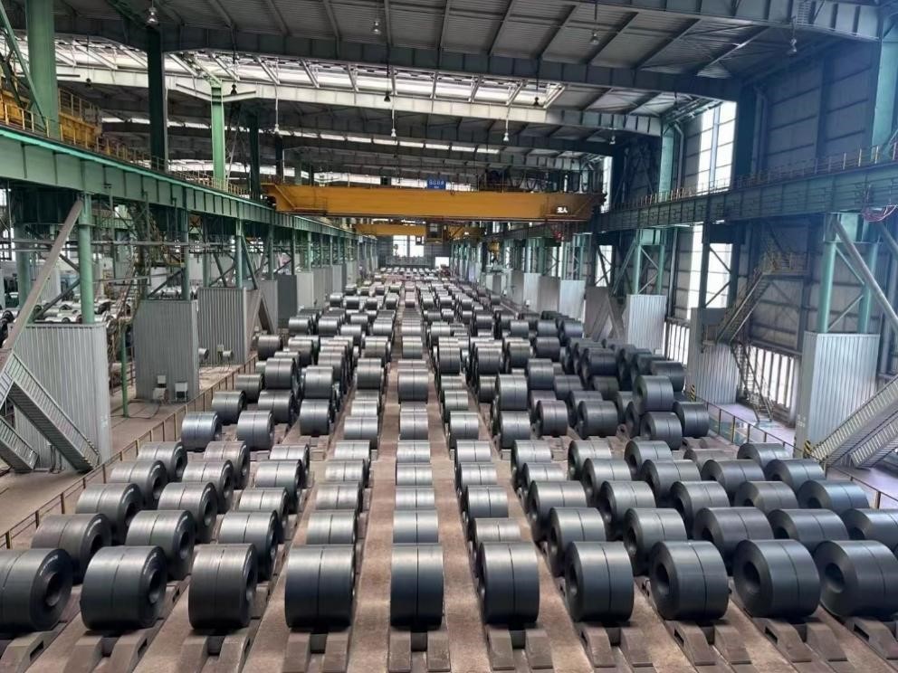 某鋼鐵工廠的自動(dòng)生產(chǎn)線。人民網(wǎng)記者 王紹紹攝