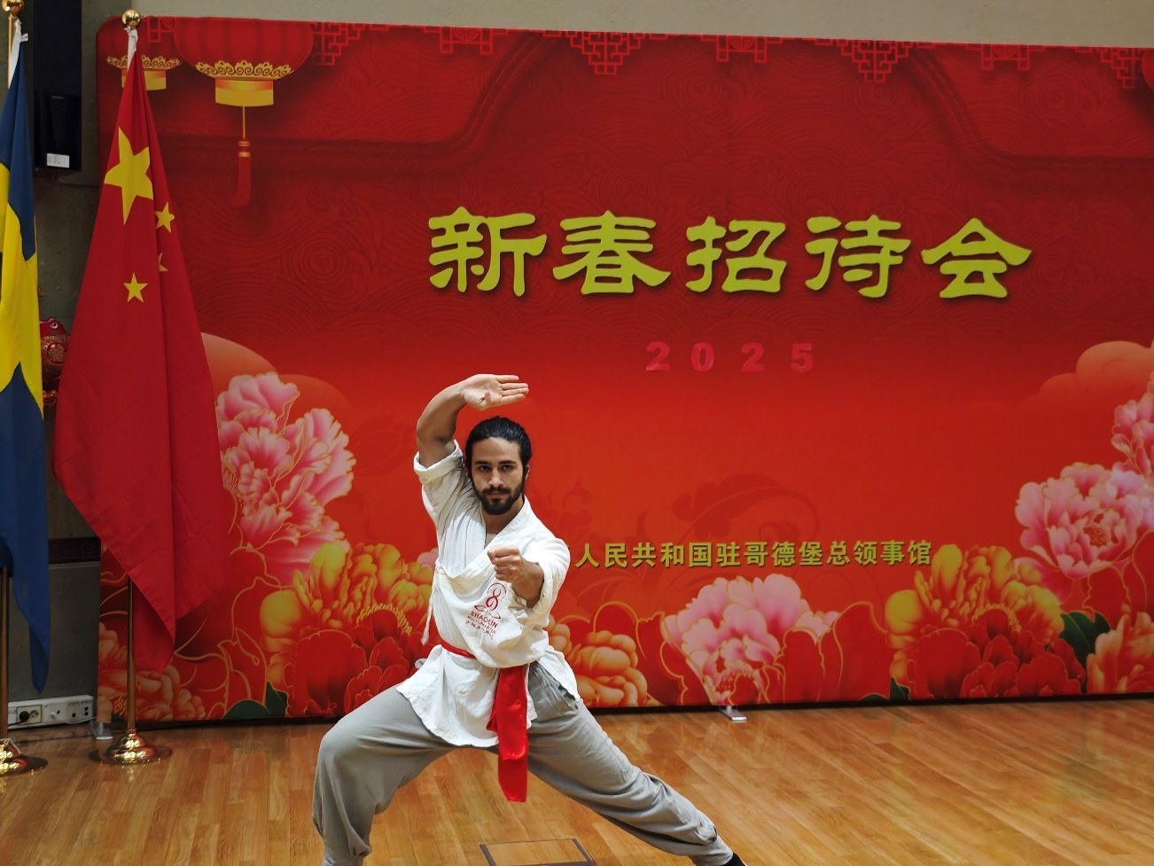 當(dāng)?shù)匚湫g(shù)愛好者的表演。中國(guó)駐哥德堡總領(lǐng)館供圖