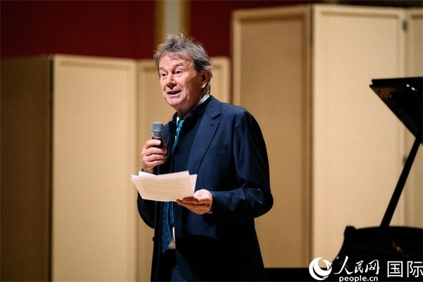 英中了解協(xié)會會長邁克爾·伍德致辭。 楊浩鵬攝