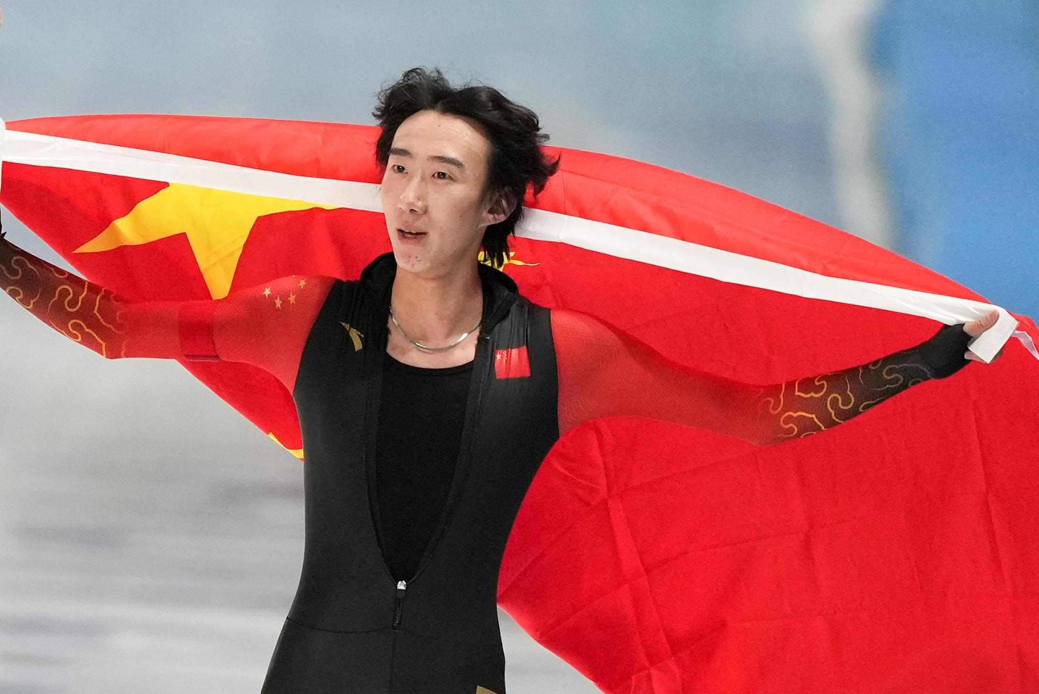 2月9日，吳宇慶祝奪冠。新華社記者 李一博 攝