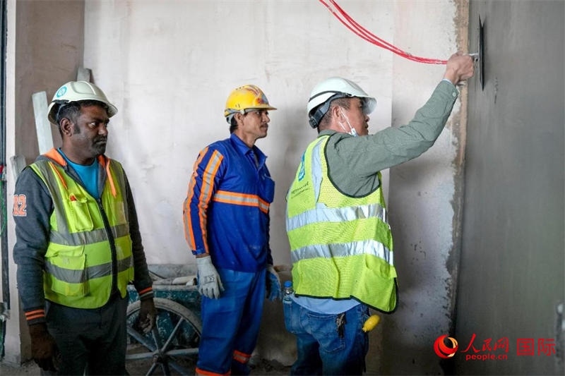 抹灰。人民網(wǎng)塔里克·易卜拉欣攝