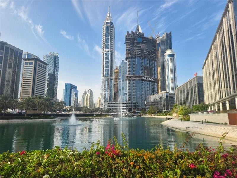 正在建設(shè)中的卡瓦利卡薩高層住宅項(xiàng)目（圖中有腳手架建筑）。 中建中東供圖 