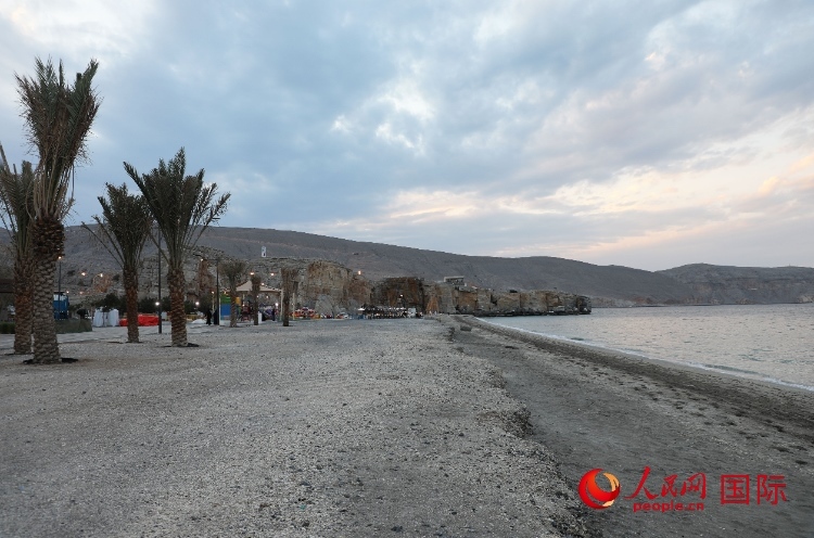 圖為阿曼穆桑代姆一處海灘公園。人民網(wǎng)記者 沈小曉攝