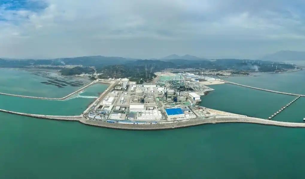 △2025年1月1日0時(shí)17分，經(jīng)過(guò)168小時(shí)滿(mǎn)功率連續(xù)運(yùn)行考核，漳州核電1號(hào)機(jī)組正式投入商業(yè)運(yùn)行。