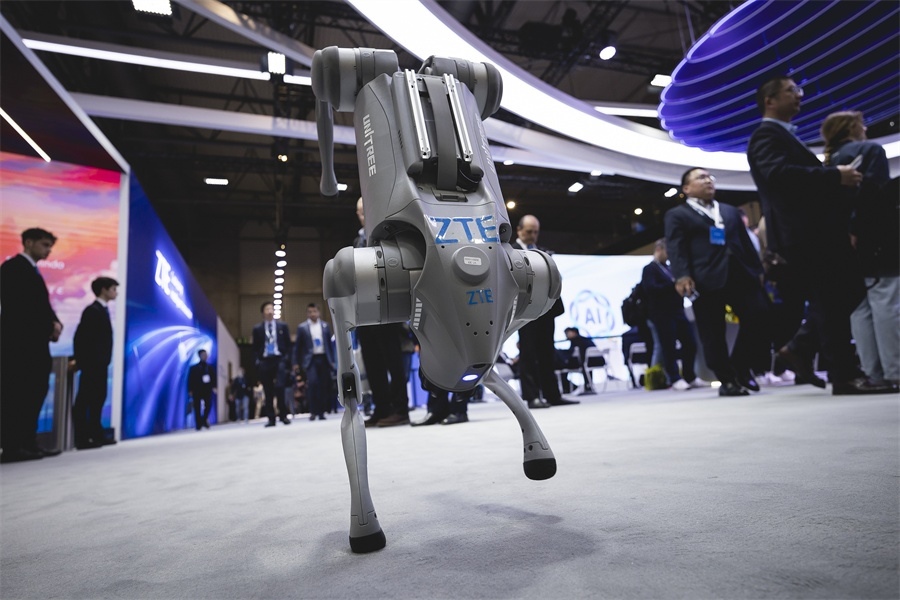 中興展位上的機(jī)器狗。