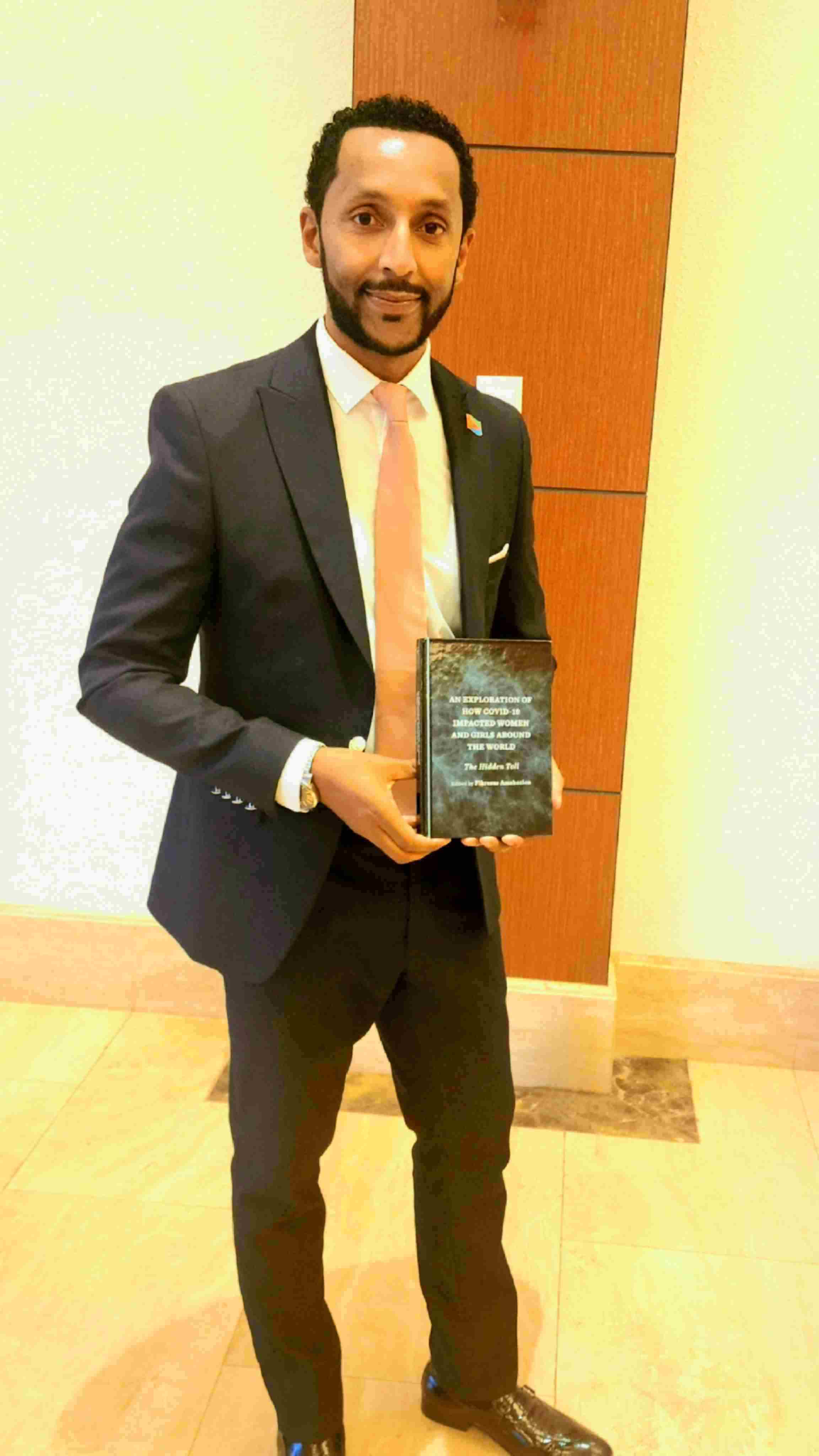 厄立特里亞戰(zhàn)略研究中心研究員、知名作家學者菲克雷耶蘇斯。圖片由受訪者提供