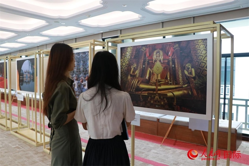 “遇見”攝影展現(xiàn)場。朱瀟逸攝