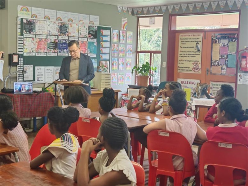 中國文化中心孔子課堂外方院長陸志雷博士發(fā)言。