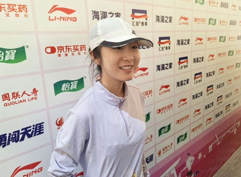徐冰潔賽后接受采訪。 人民網記者 楊磊攝