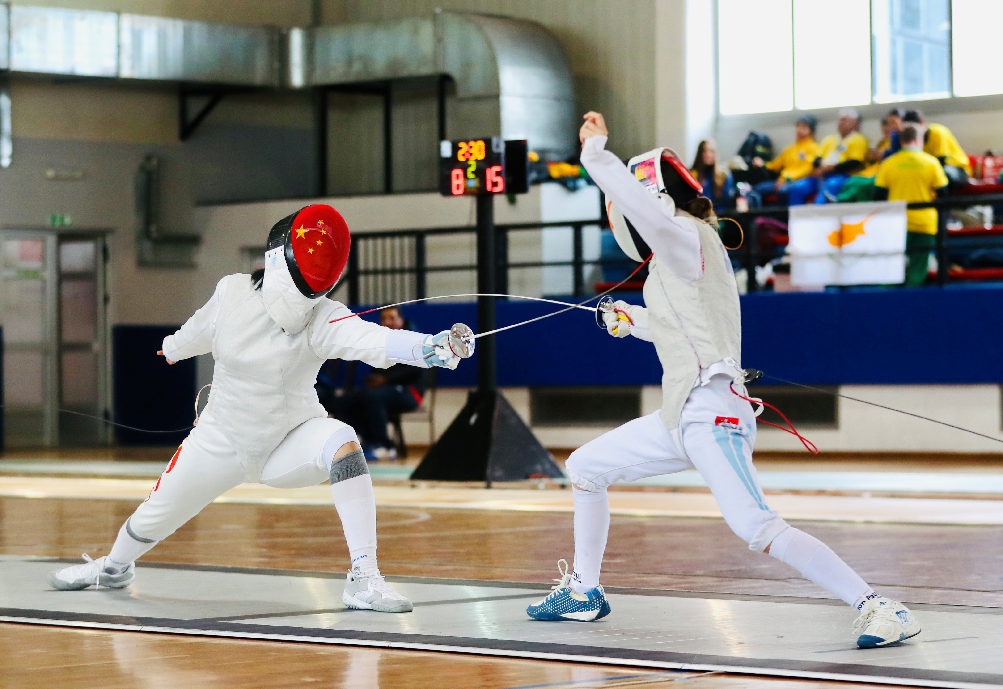 閔文珺（左）在比賽中。圖片來(lái)源：中國(guó)中學(xué)生體育代表團(tuán)