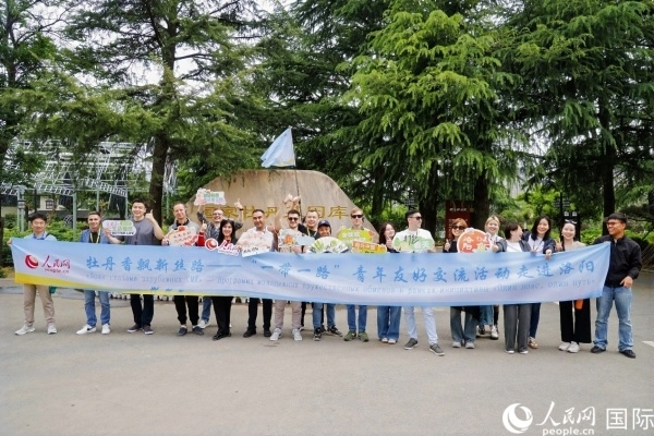 4月21日，人民網(wǎng)“一帶一路”青年友好交流活動走進(jìn)洛陽。人民網(wǎng)記者 魯揚攝