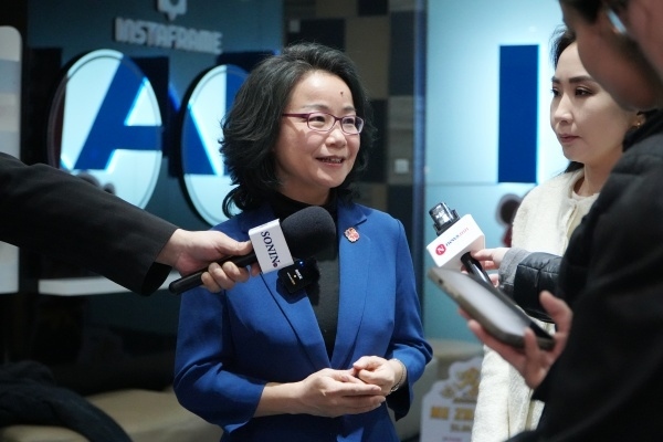 沈敏娟大使接受中蒙主流媒體采訪。中國(guó)駐蒙古國(guó)使館供圖