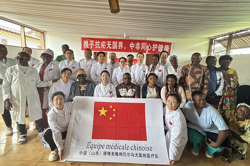 【4】圖為活動結(jié)束后的合影。中國（山西）第24批援喀麥隆姆巴爾馬尤醫(yī)療隊 供圖