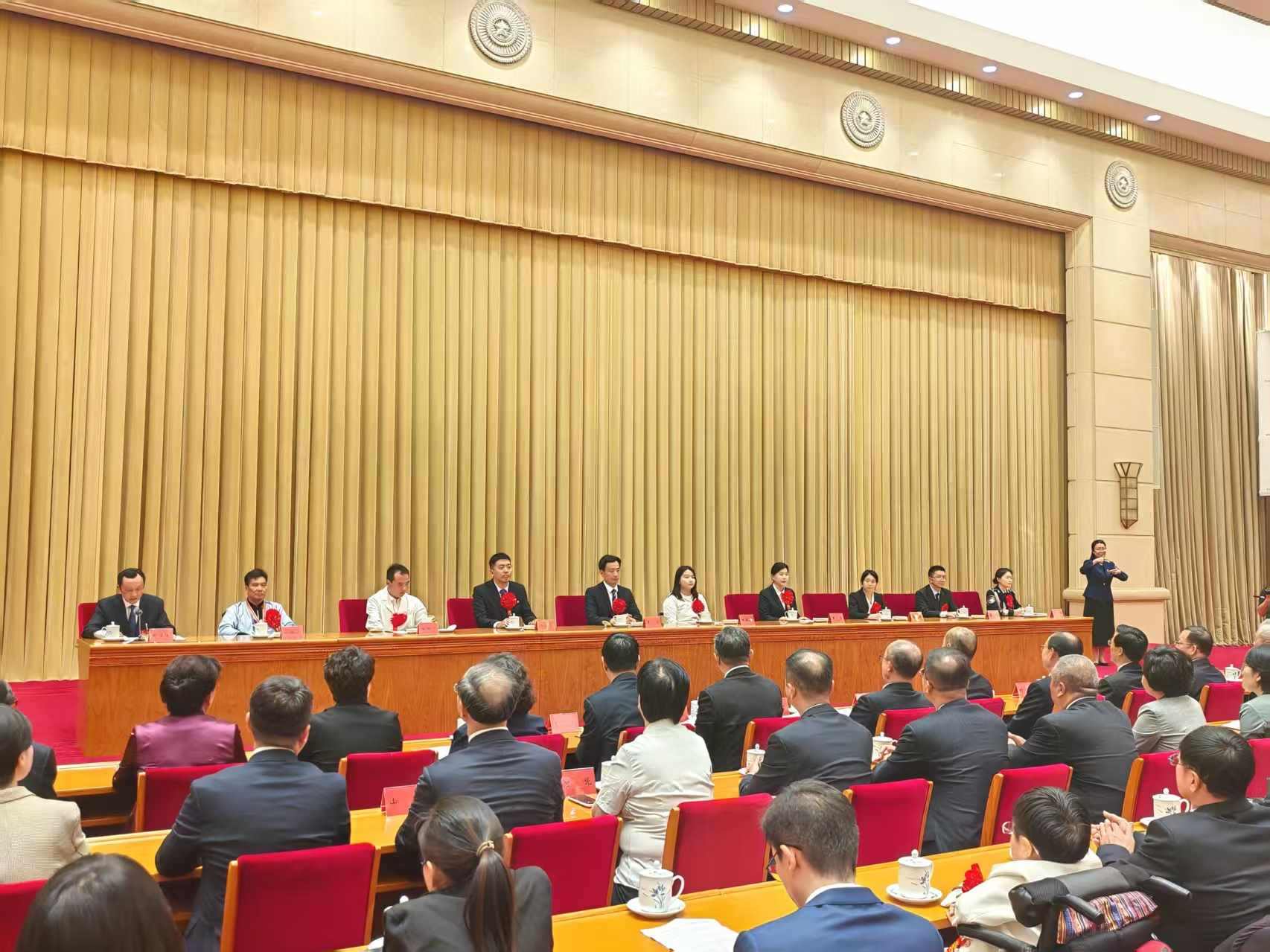 第七次全國(guó)自強(qiáng)模范暨助殘先進(jìn)事跡首場(chǎng)報(bào)告會(huì)現(xiàn)場(chǎng)。 人民網(wǎng)記者 王子鋒攝