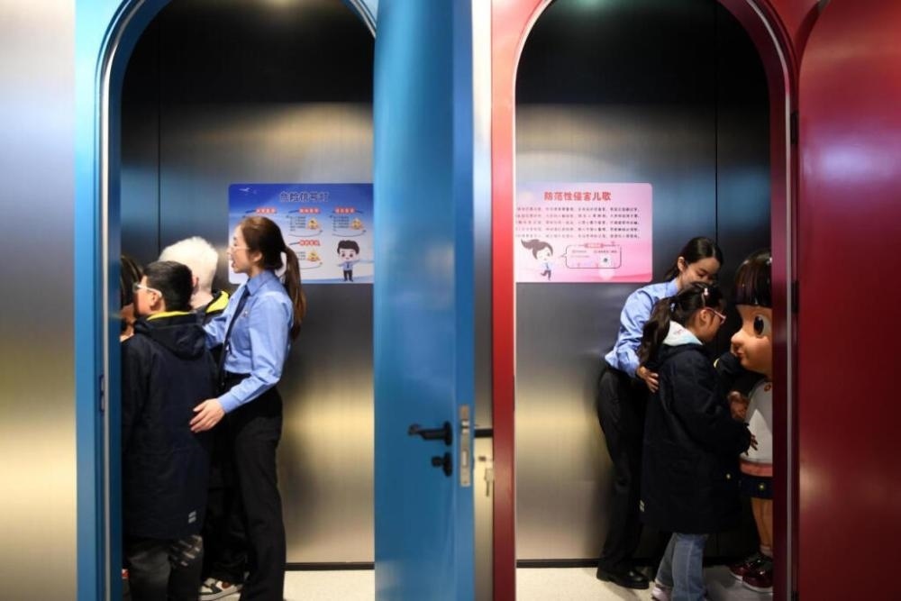 2025年4月2日，殘障兒童在無障礙青少年法治教育基地體驗。