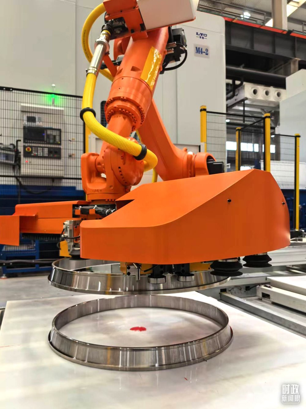 △洛軸產(chǎn)品。（總臺央視記者黎兵拍攝）