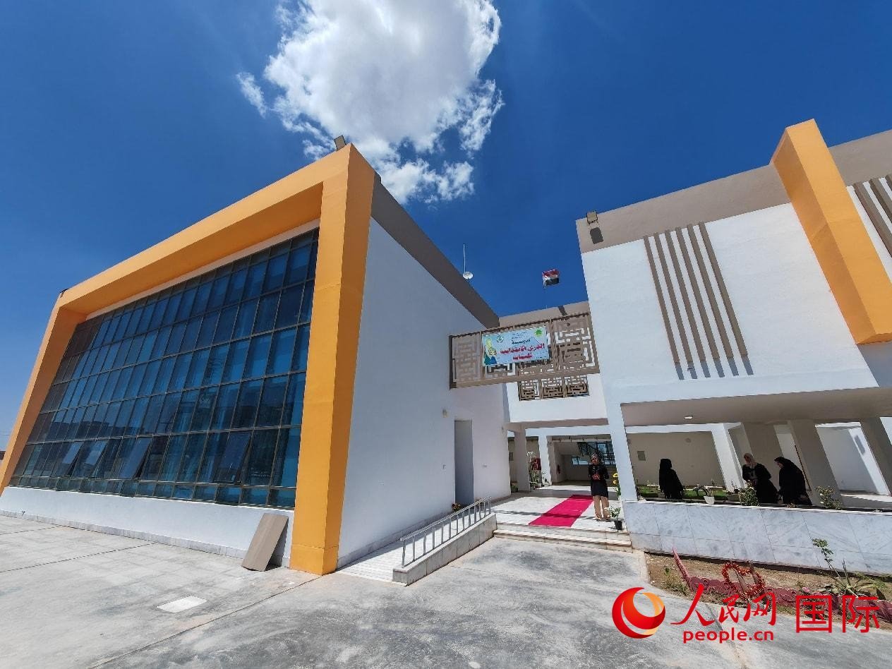 圖為阿爾·圖拉女子學(xué)校校園一景。人民網(wǎng)記者 管克江攝