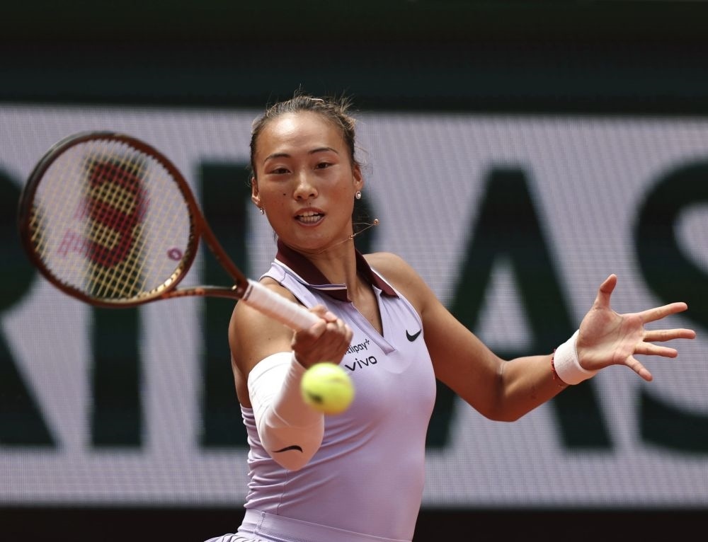 6月1日，鄭欽文在比賽中回球。新華社記者 李京 攝