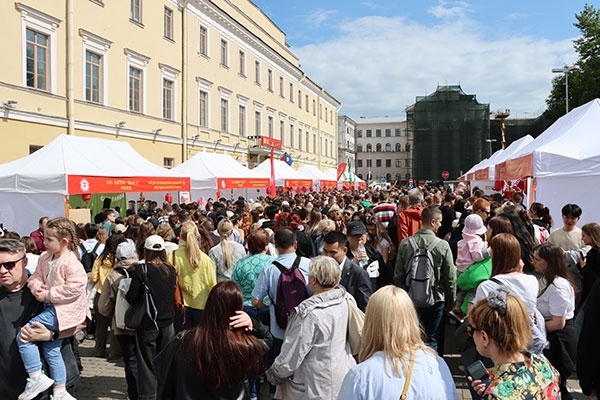 “茶和天下”·雅集活動現(xiàn)場。中國駐白俄羅斯大使館供圖