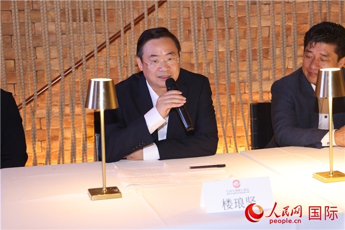 浙江省麗水市海外聯(lián)誼會會長樓瑯堅在座談會上致辭。 人民網(wǎng)記者 時元皓攝