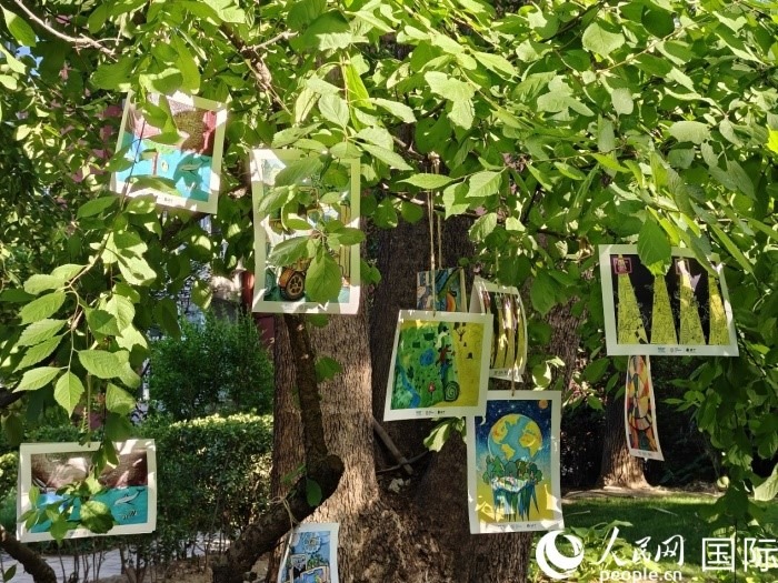 兒童環(huán)保繪畫展覽。人民網(wǎng)記者 李明攝
