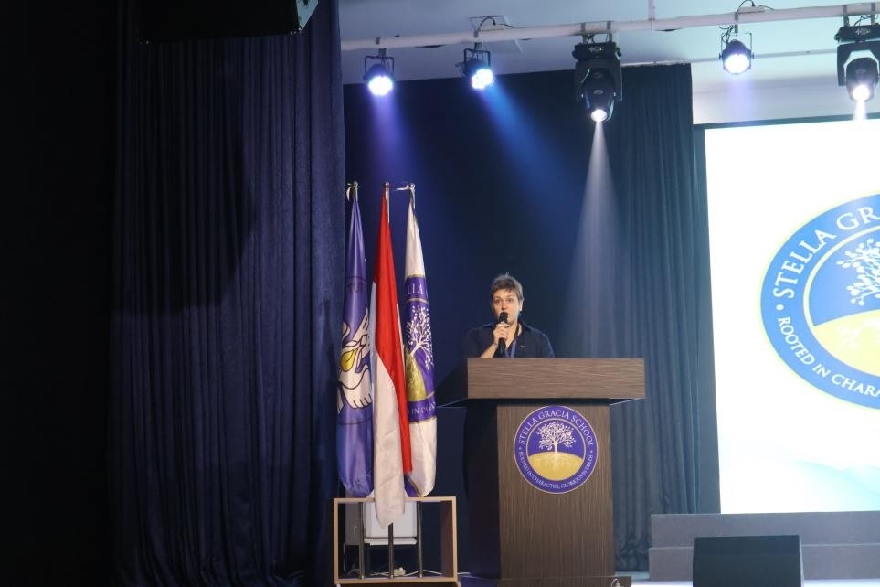 伊莉娜致辭。哈山努丁大學(xué)孔子學(xué)院供圖